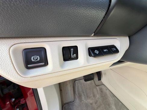 Used 2021 GMC Acadia Denali w/ Denali Technology Package FWD image 12