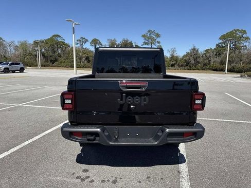 Used 2024 Jeep Gladiator Sport image 4