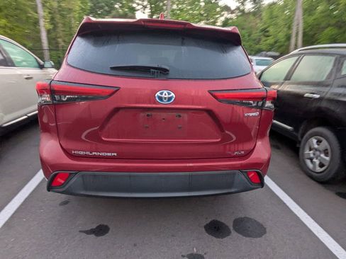 Used 2023 Toyota Highlander XLE image 6