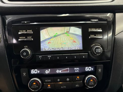Used 2016 Nissan Rogue SV FWD image 28