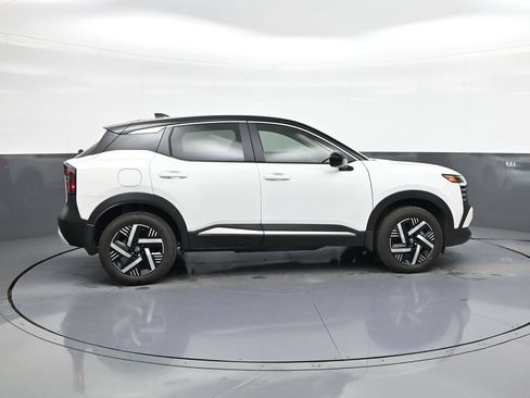 Certified 2025 Nissan Kicks SV FWD image 11