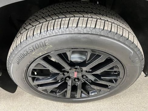 Used 2022 GMC Yukon XL Denali w/ Advanced Technology Package AWD/4WD image 17