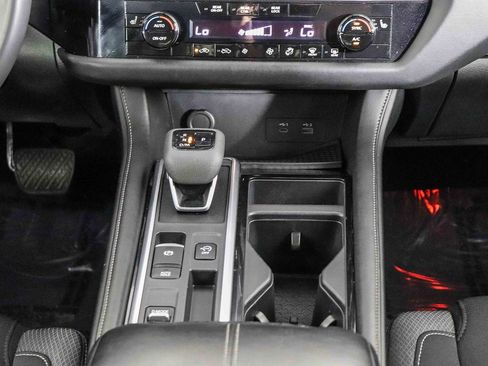 Used 2024 Nissan Pathfinder SV image 13