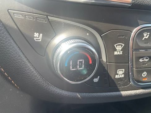Used 2020 Chevrolet Equinox Premier AWD/4WD image 15
