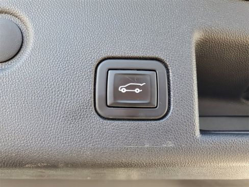 Used 2021 Chevrolet Equinox LT image 11