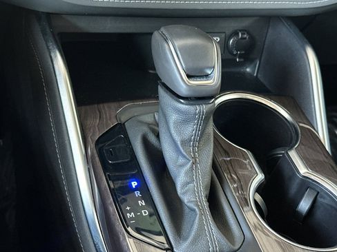 Used 2024 Toyota Highlander Limited image 25