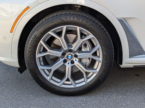 Used 2024 BMW X7 xDrive40i w/ Premium Package AWD/4WD image 11