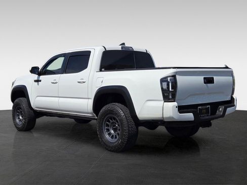 Used 2019 Toyota Tacoma TRD Off-Road w/ Technology Package AWD/4WD image 6