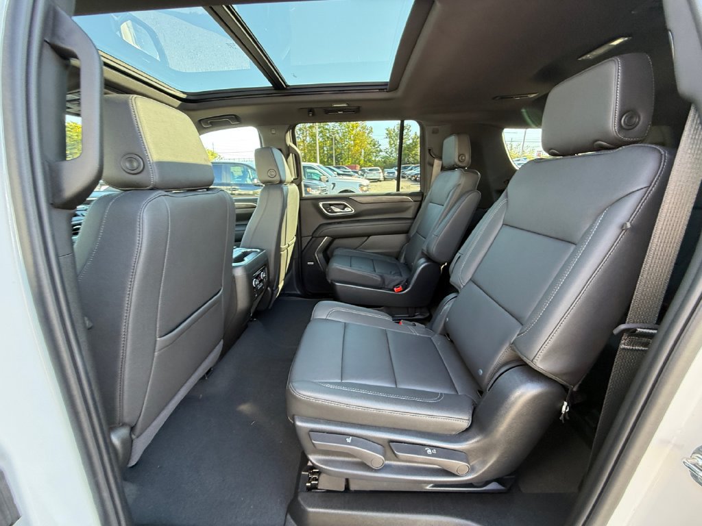 Used 2024 Chevrolet Suburban Z71 w/ Luxury Package AWD/4WD image 24