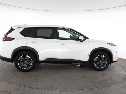 Used 2025 Nissan Rogue SV AWD/4WD image 14