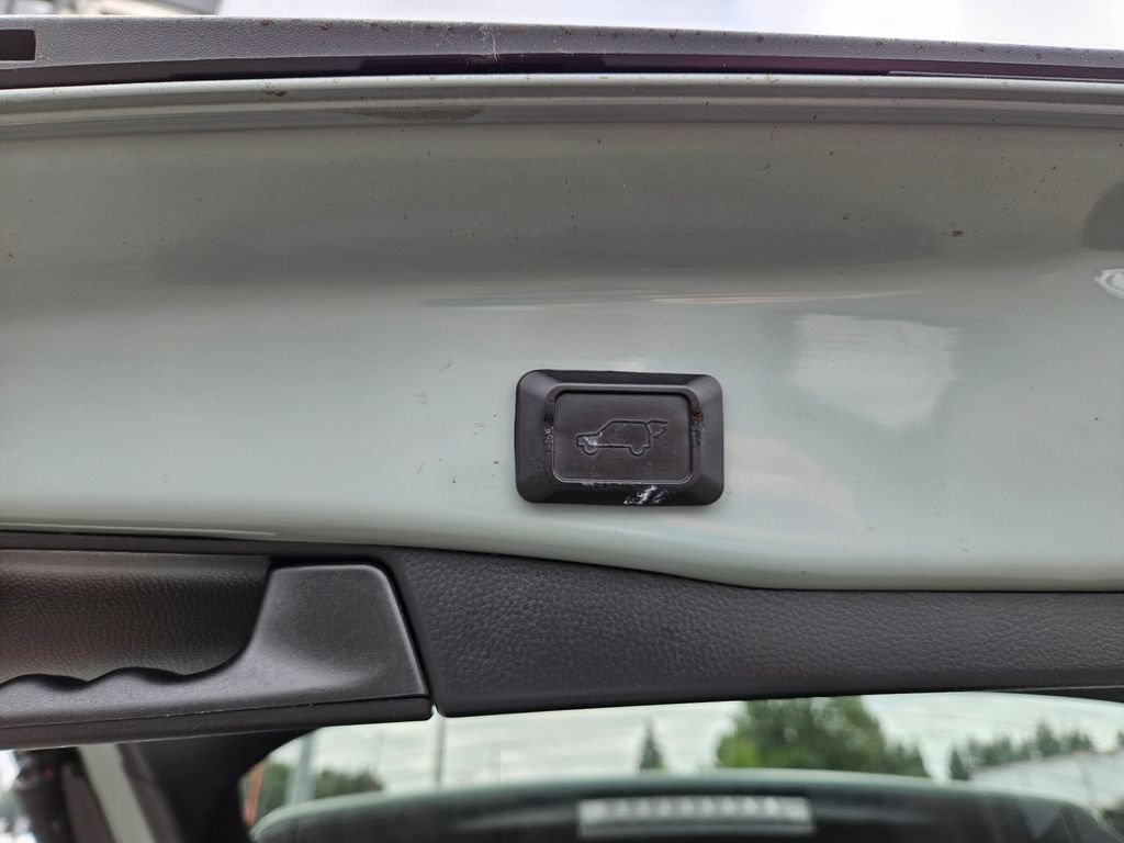 Used 2022 Toyota RAV4 XLE Premium FWD image 14
