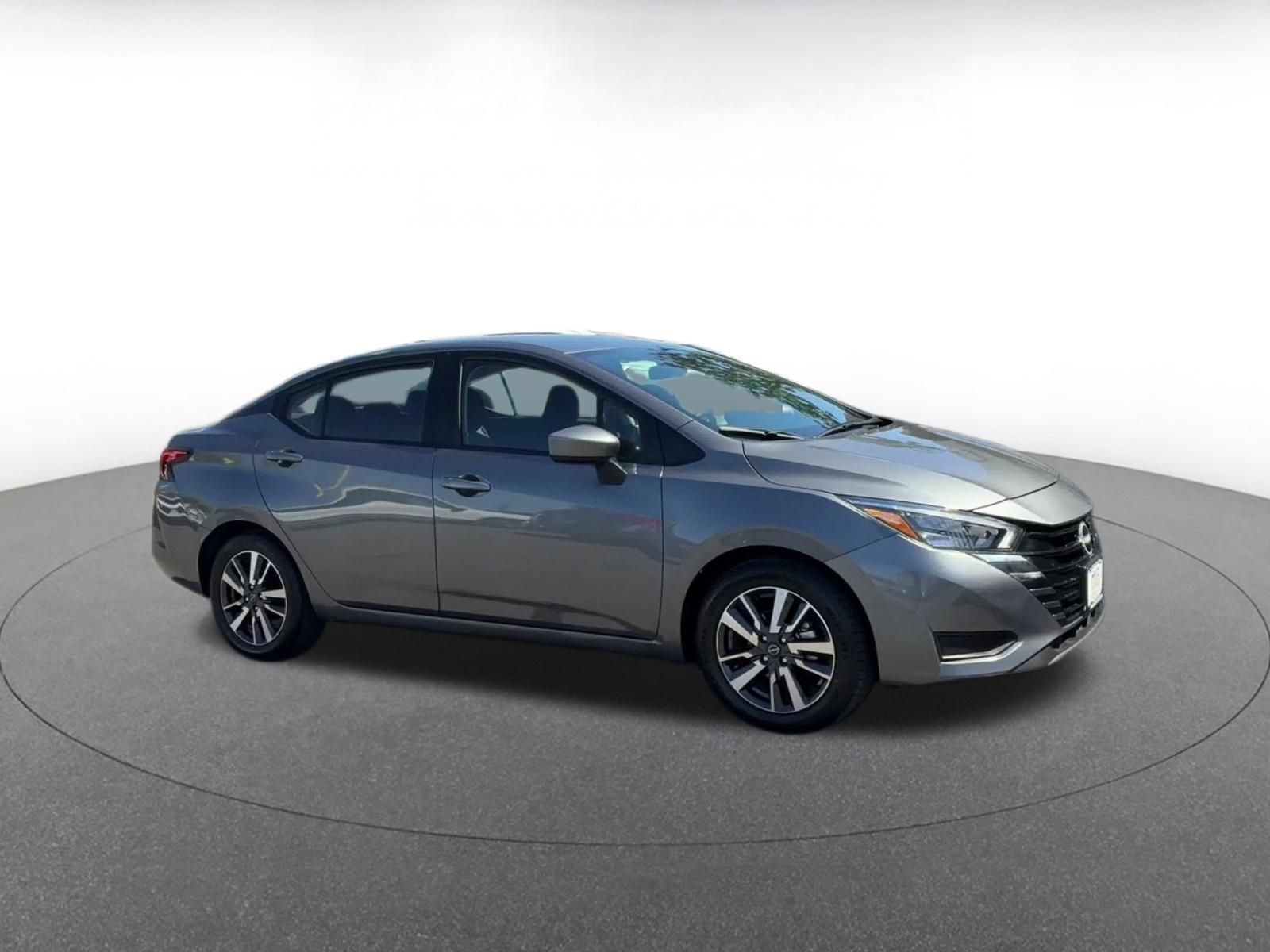 Used 2025 Nissan Versa SV FWD image 2