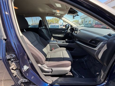 Used 2025 Nissan Rogue SV FWD image 29
