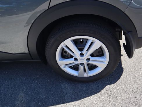 New 2025 Nissan Kicks Play S image 9