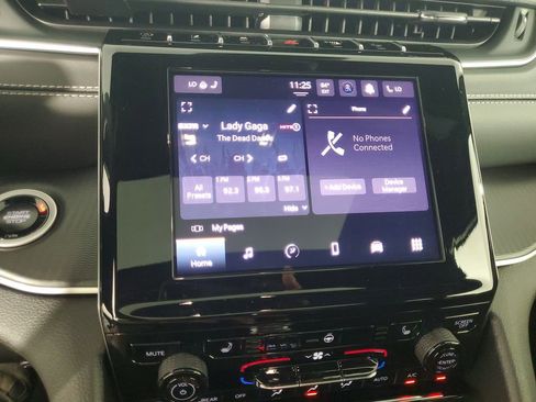 Used 2025 Jeep Grand Cherokee L Altitude image 20