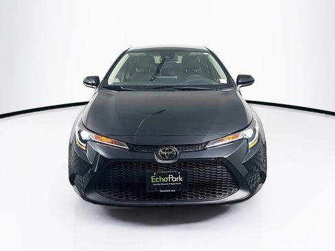 Used 2022 Toyota Corolla LE image 2