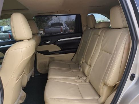 Used 2016 Toyota Highlander XLE image 14