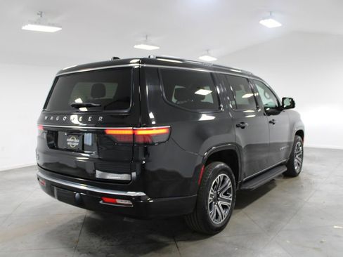 Used 2024 Jeep Wagoneer Series II image 9