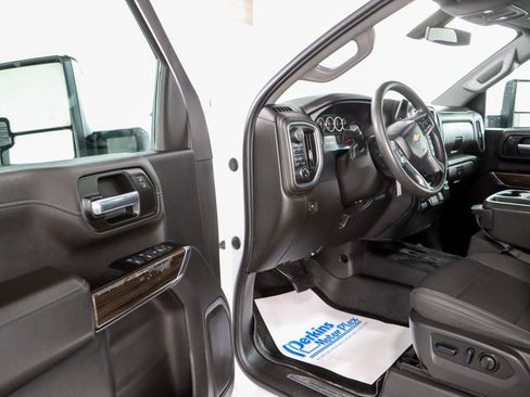 Used 2022 Chevrolet Silverado 2500 LT AWD/4WD image 3