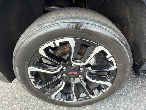 Used 2023 GMC Yukon Denali AWD/4WD image 11