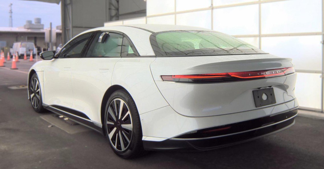 Used 2024 Lucid Air Pure RWD image 2