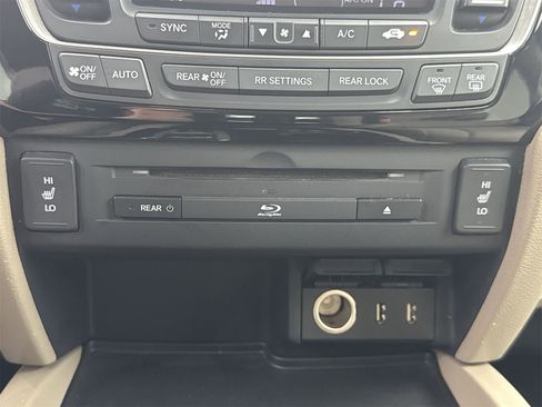 Used 2016 Honda Pilot Touring image 28