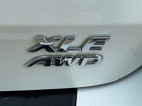 Used 2017 Toyota Sienna XLE Premium AWD/4WD image 23