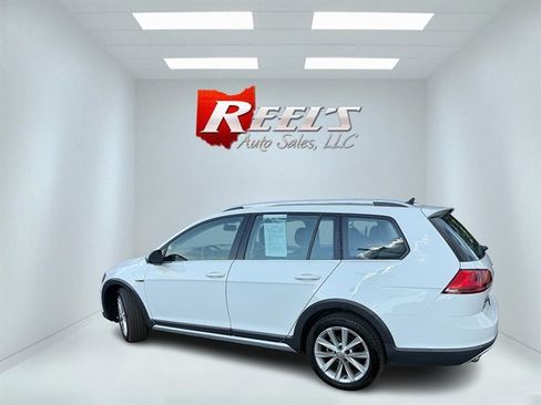Used 2017 Volkswagen Golf Alltrack SE AWD/4WD image 32
