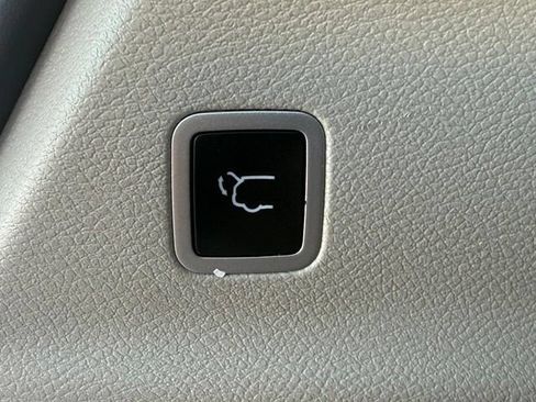 Used 2022 Chrysler Pacifica Touring-L FWD image 12