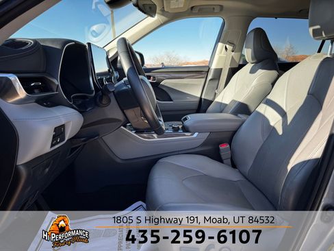 Used 2023 Toyota Highlander Limited image 16