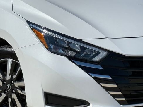 Used 2025 Nissan Versa SV FWD image 3