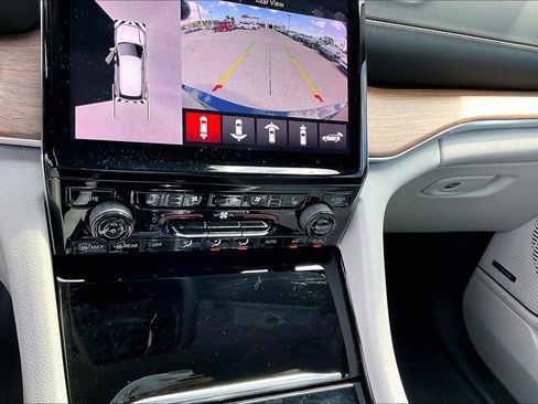 Used 2022 Jeep Grand Cherokee L Summit w/ Luxury Tech Group V image 16