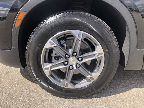 Used 2025 Chevrolet Blazer LT image 3