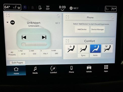 Used 2023 Chrysler Pacifica Touring-L image 26