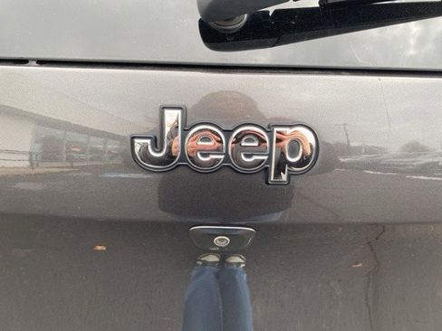 Used 2016 Jeep Cherokee Latitude w/ Cold Weather Group image 12