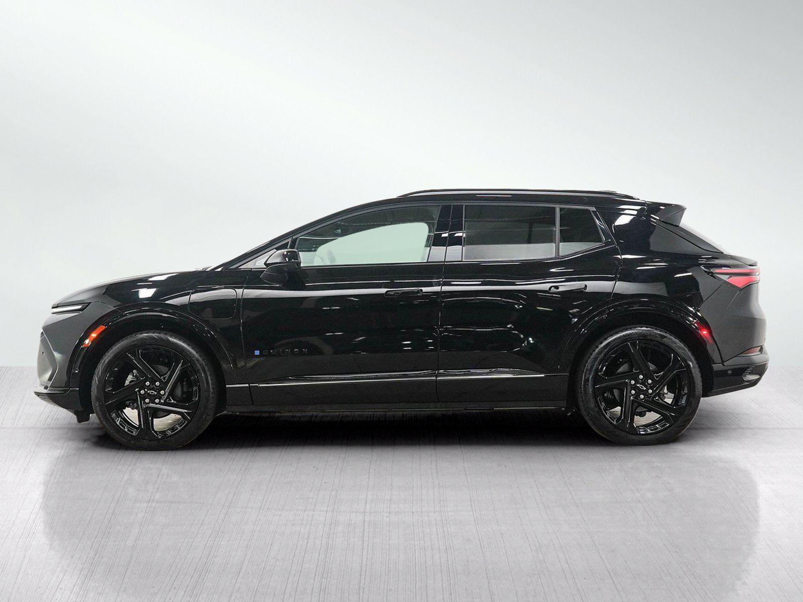 Used 2024 Chevrolet Equinox EV RS FWD image 2
