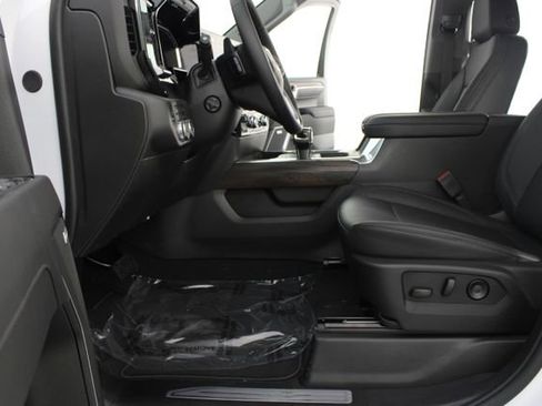 New 2026 GMC Sierra 1500 SLT image 18