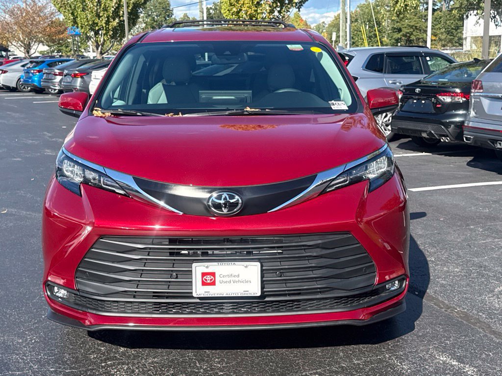 Used 2026 Toyota Sienna XLE FWD image 12