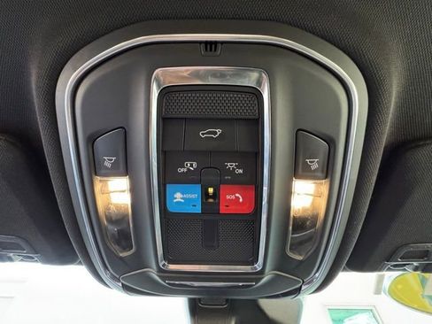 Used 2024 Jeep Grand Cherokee Limited image 36