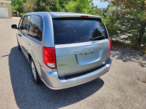 Used 2019 Dodge Grand Caravan SE FWD image 9