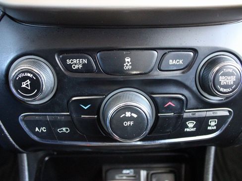 Used 2014 Jeep Cherokee Latitude image 34