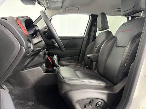 Used 2023 Jeep Renegade Trailhawk w/ Trailhawk Elite Group AWD/4WD image 6