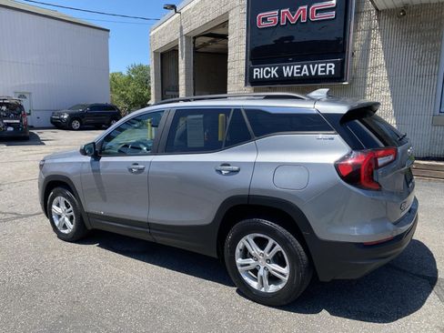Used 2023 GMC Terrain SLE w/ Driver Convenience Package AWD/4WD image 3