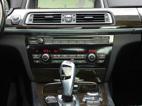 Used 2013 BMW 750i image 12