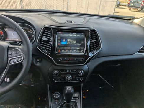 Used 2022 Jeep Cherokee Limited AWD/4WD image 4