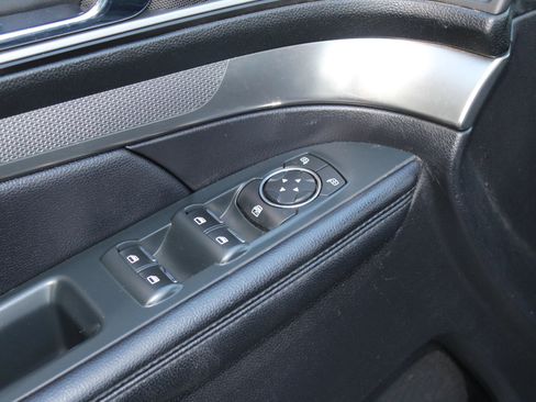 Used 2018 Ford Explorer XLT w/ Equipment Group 202A image 23