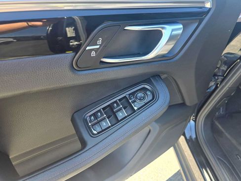 Used 2019 Porsche Macan AWD/4WD image 21