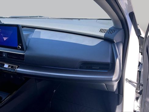 Certified 2025 Toyota Prius XLE FWD image 18
