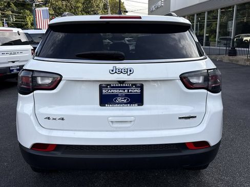 Used 2022 Jeep Compass Latitude w/ Sun and Sound Group AWD/4WD image 5