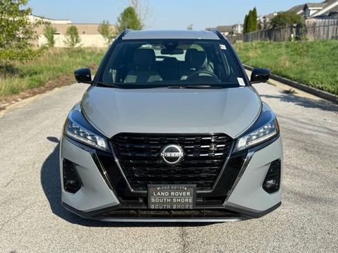 Used 2023 Nissan Kicks SR w/ SR Premium Package FWD image 3